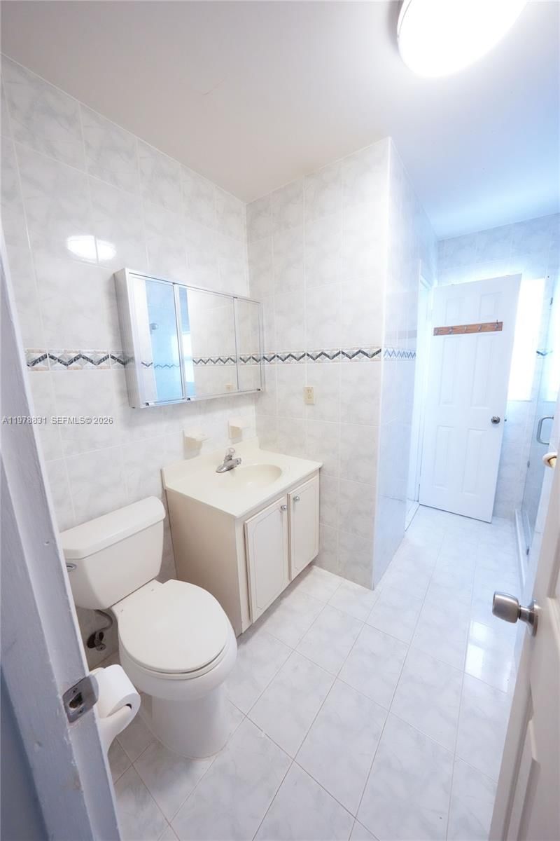 Real estate property located at 5511 180th Ter, Miami-dade, Carol City Lake Steven Es, Miami Gardens, FL