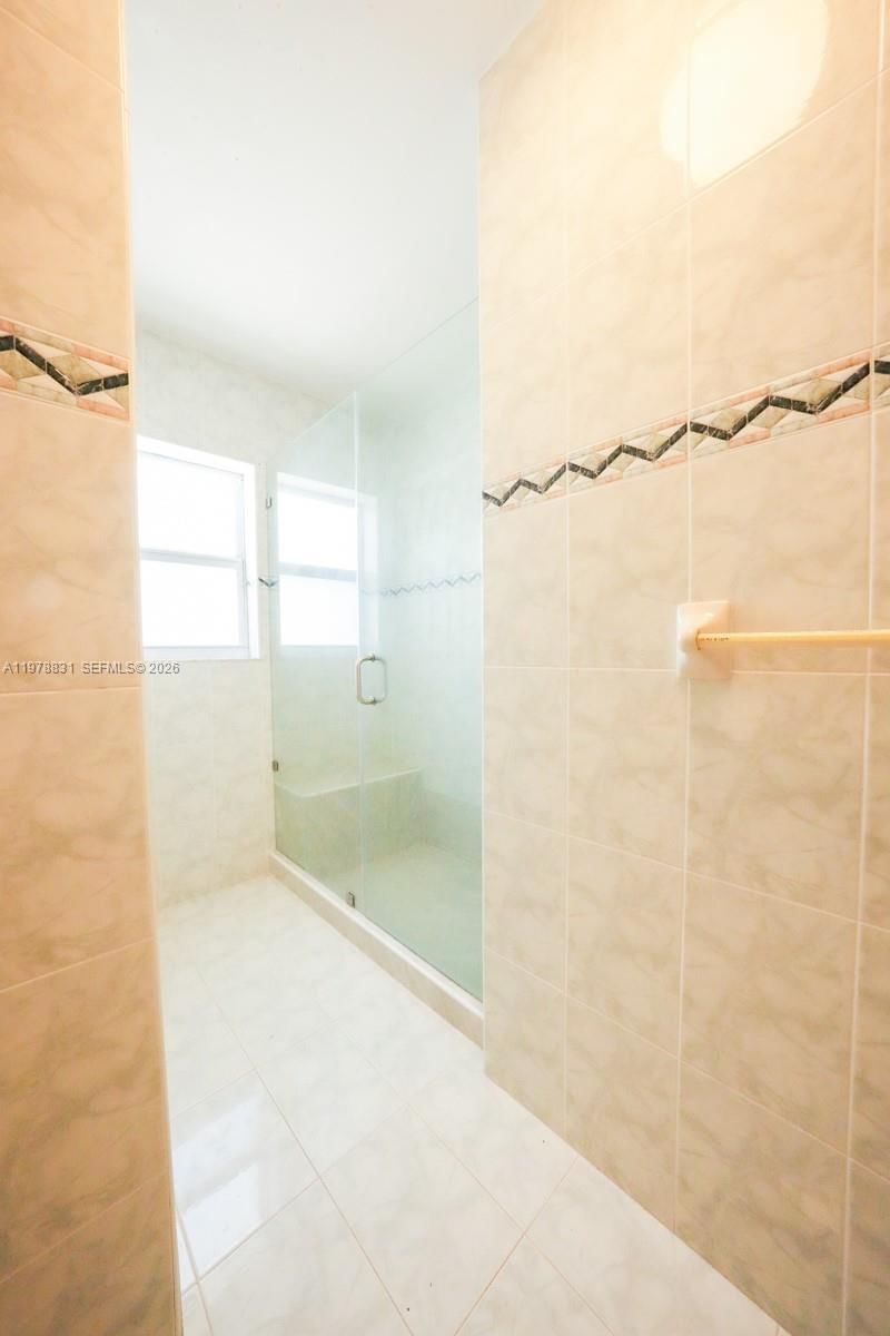 Real estate property located at 5511 180th Ter, Miami-dade, Carol City Lake Steven Es, Miami Gardens, FL