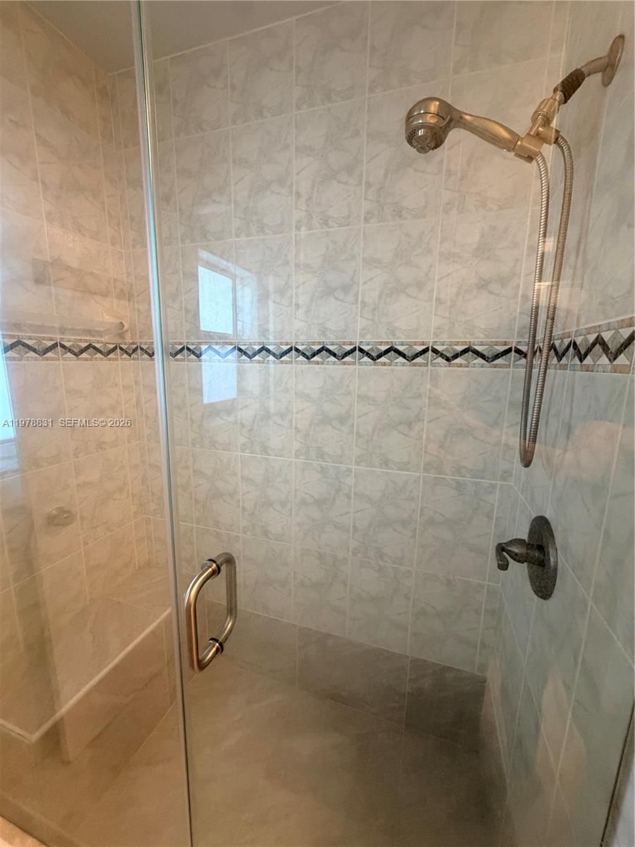 Real estate property located at 5511 180th Ter, Miami-dade, Carol City Lake Steven Es, Miami Gardens, FL