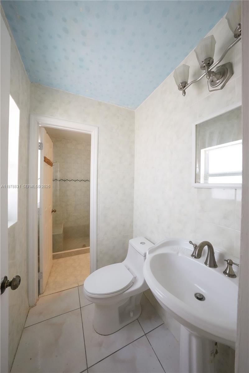 Real estate property located at 5511 180th Ter, Miami-dade, Carol City Lake Steven Es, Miami Gardens, FL