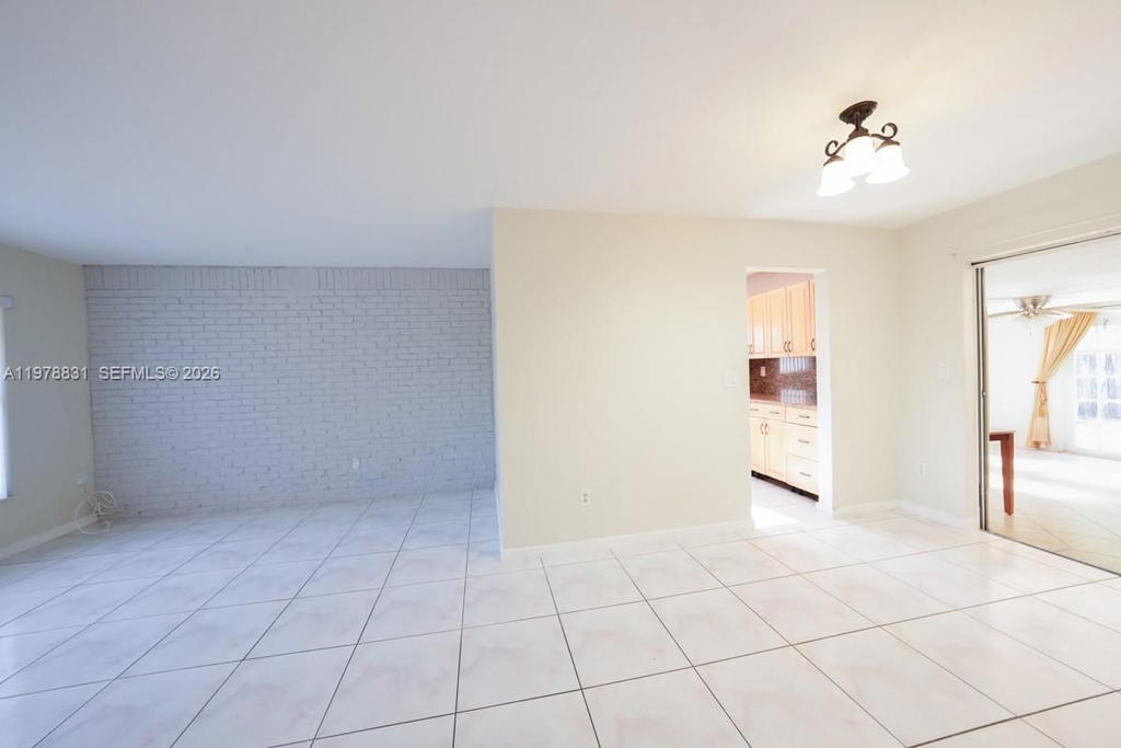 Real estate property located at 5511 180th Ter, Miami-dade, Carol City Lake Steven Es, Miami Gardens, FL