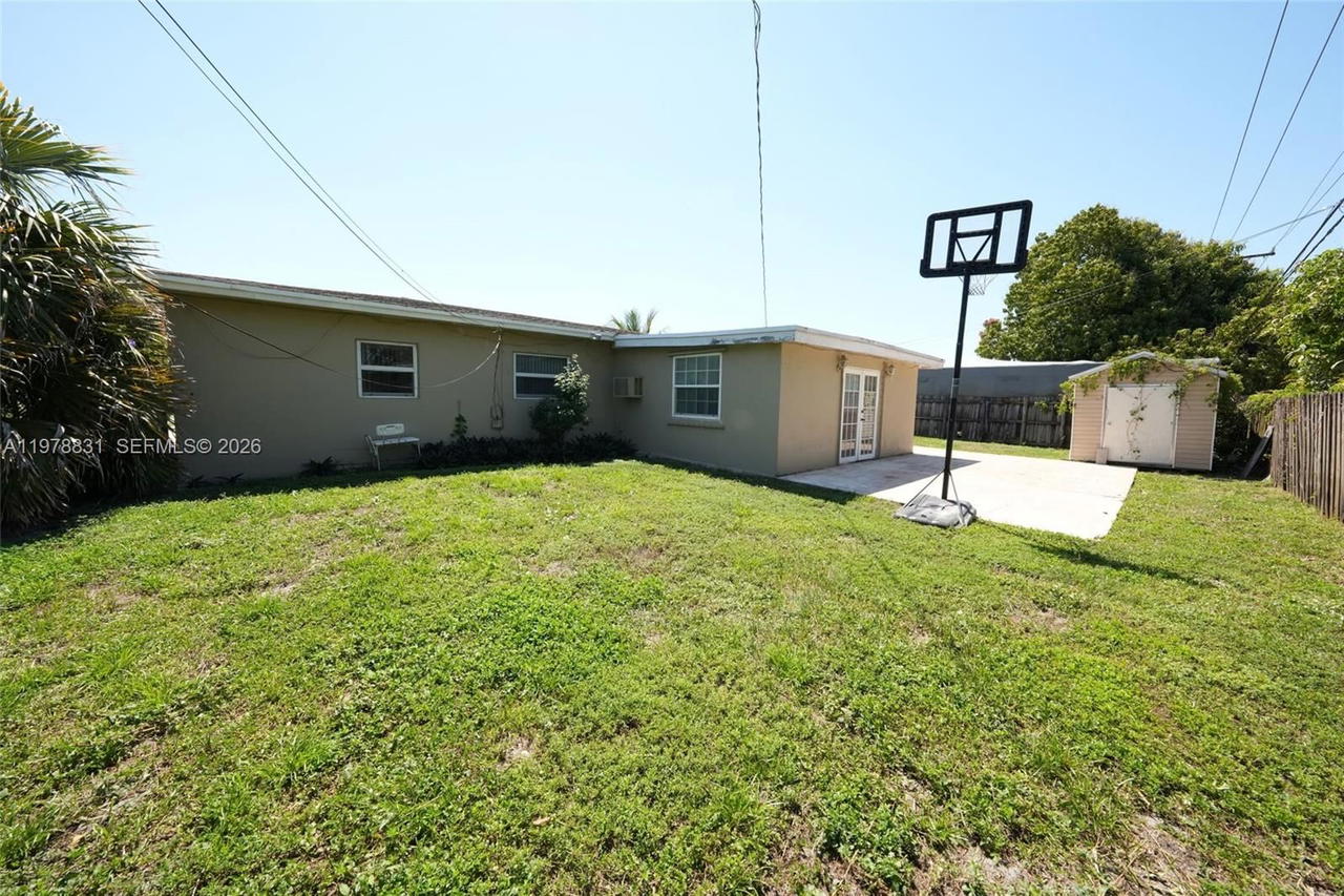 Real estate property located at 5511 180th Ter, Miami-dade, Carol City Lake Steven Es, Miami Gardens, FL