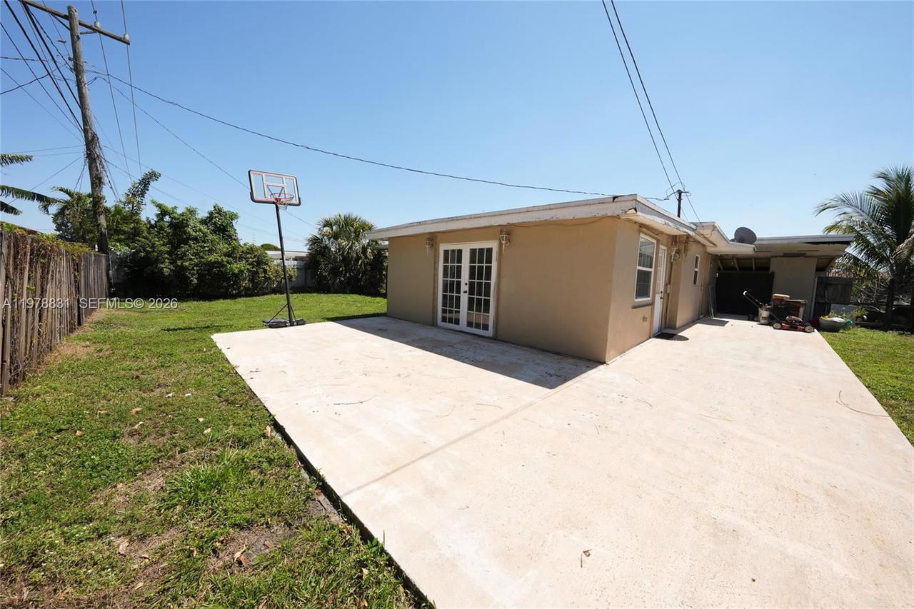 Real estate property located at 5511 180th Ter, Miami-dade, Carol City Lake Steven Es, Miami Gardens, FL