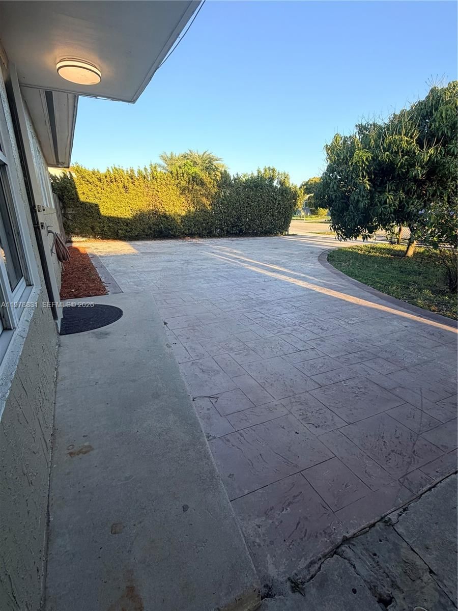 Real estate property located at 5511 180th Ter, Miami-dade, Carol City Lake Steven Es, Miami Gardens, FL