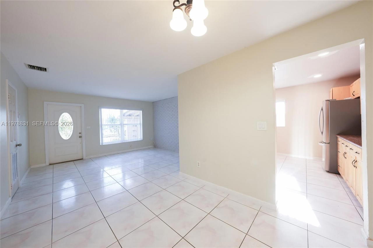 Real estate property located at 5511 180th Ter, Miami-dade, Carol City Lake Steven Es, Miami Gardens, FL