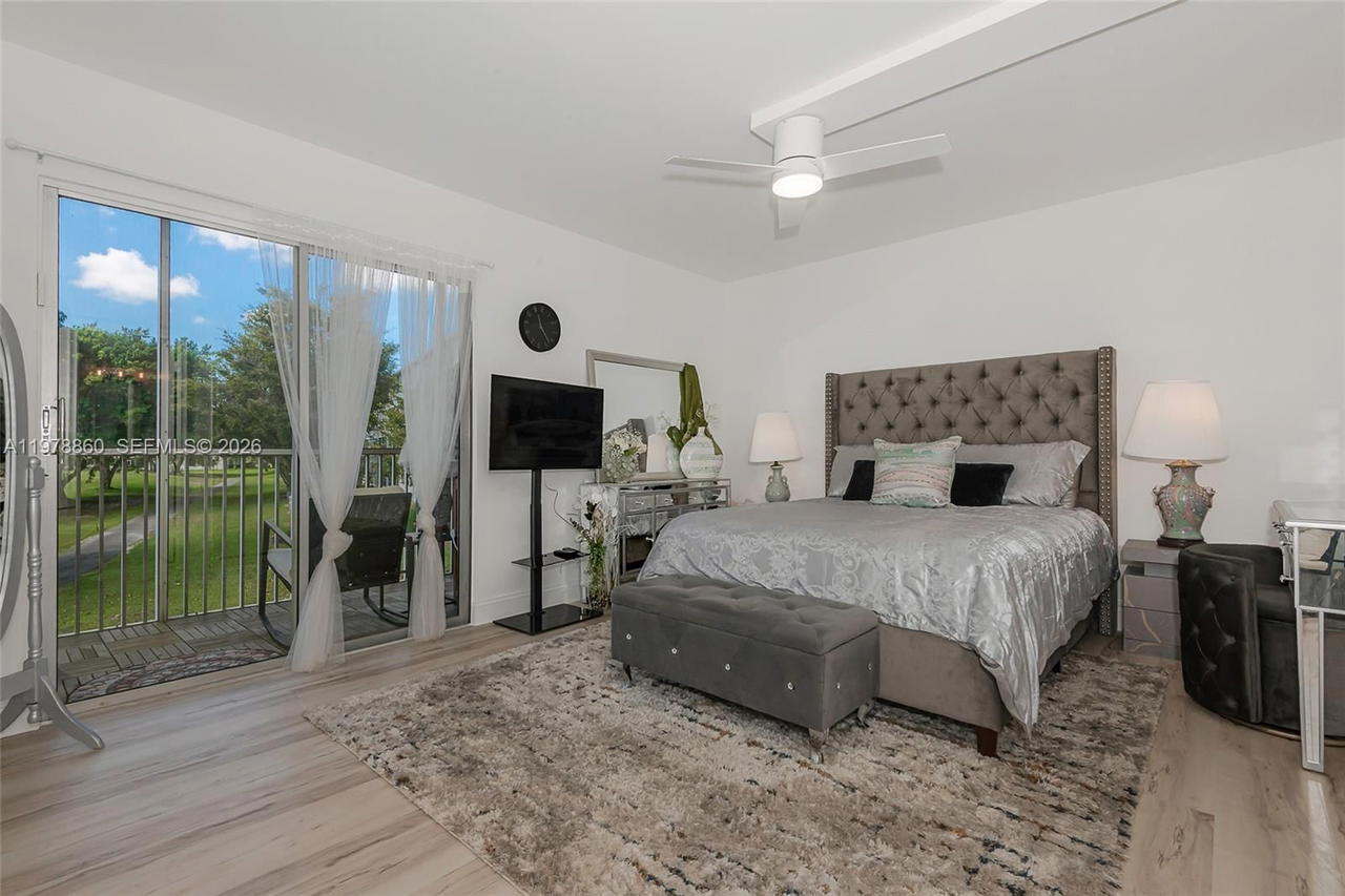 Real estate property located at 300 134th Way #212E, Broward, New Hampton At Century Vi, Pembroke Pines, FL