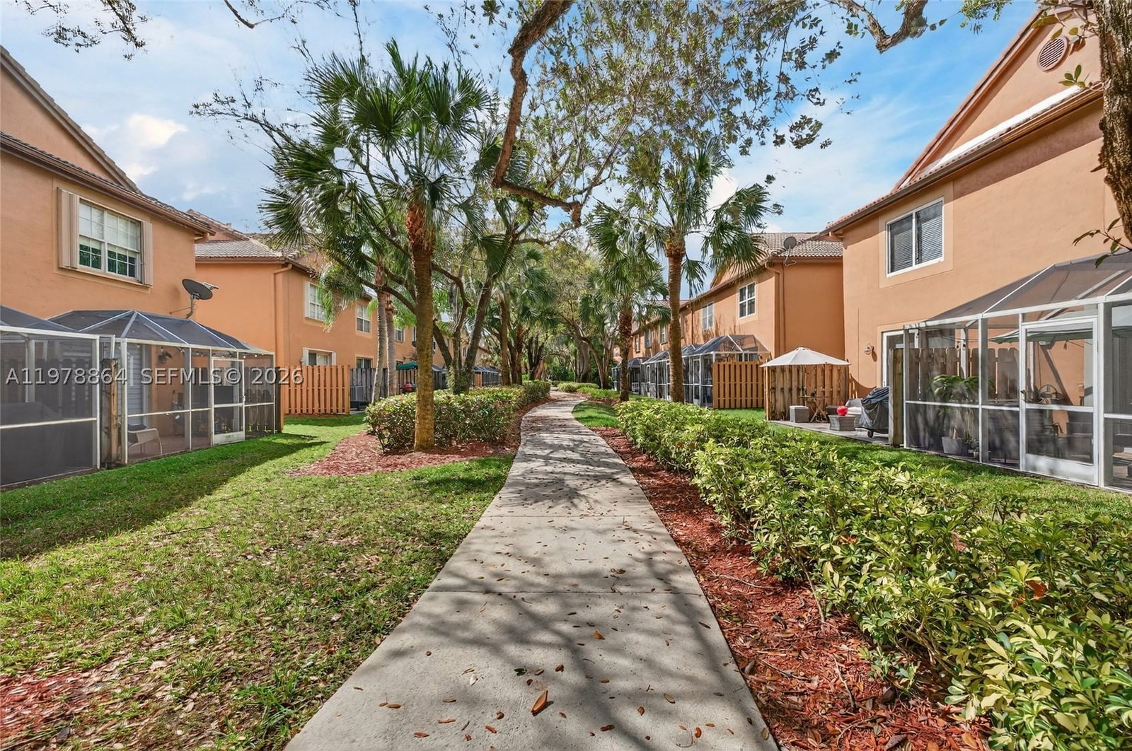 Real estate property located at 1594 Barcelona Way #5-18, Broward, San Sebastian, Weston, FL