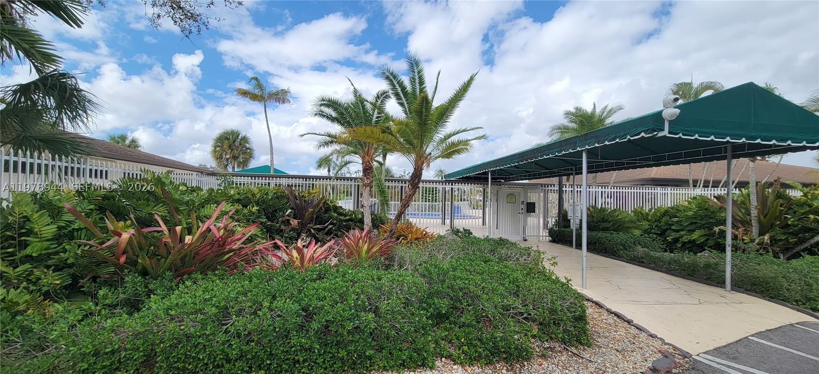 Real estate property located at 11396 65th St, Miami-dade, Snapper Creek Townhouses, Miami, FL