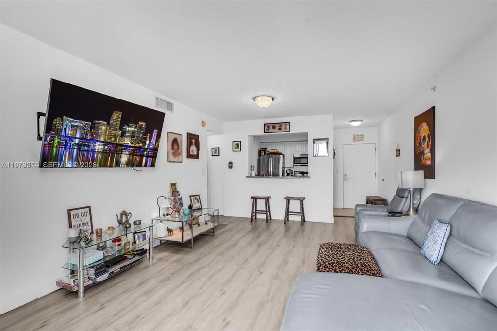 Real estate property located at 900 8th St #1603, Miami-dade, Brickell Vista Condo, Miami, FL