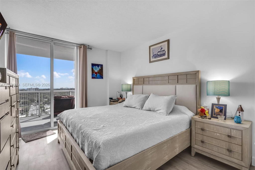Real estate property located at 900 8th St #1603, Miami-dade, Brickell Vista Condo, Miami, FL