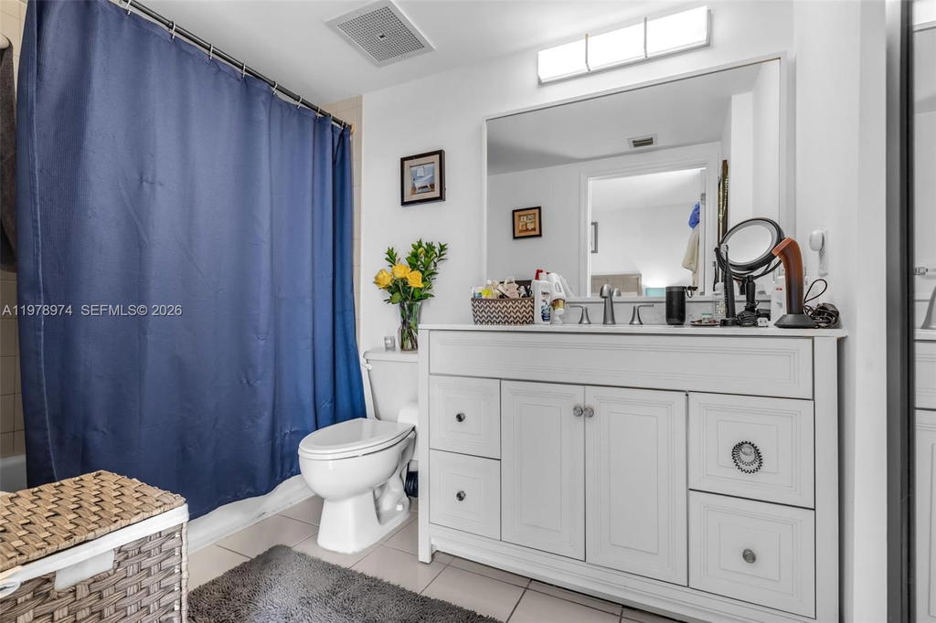 Real estate property located at 900 8th St #1603, Miami-dade, Brickell Vista Condo, Miami, FL