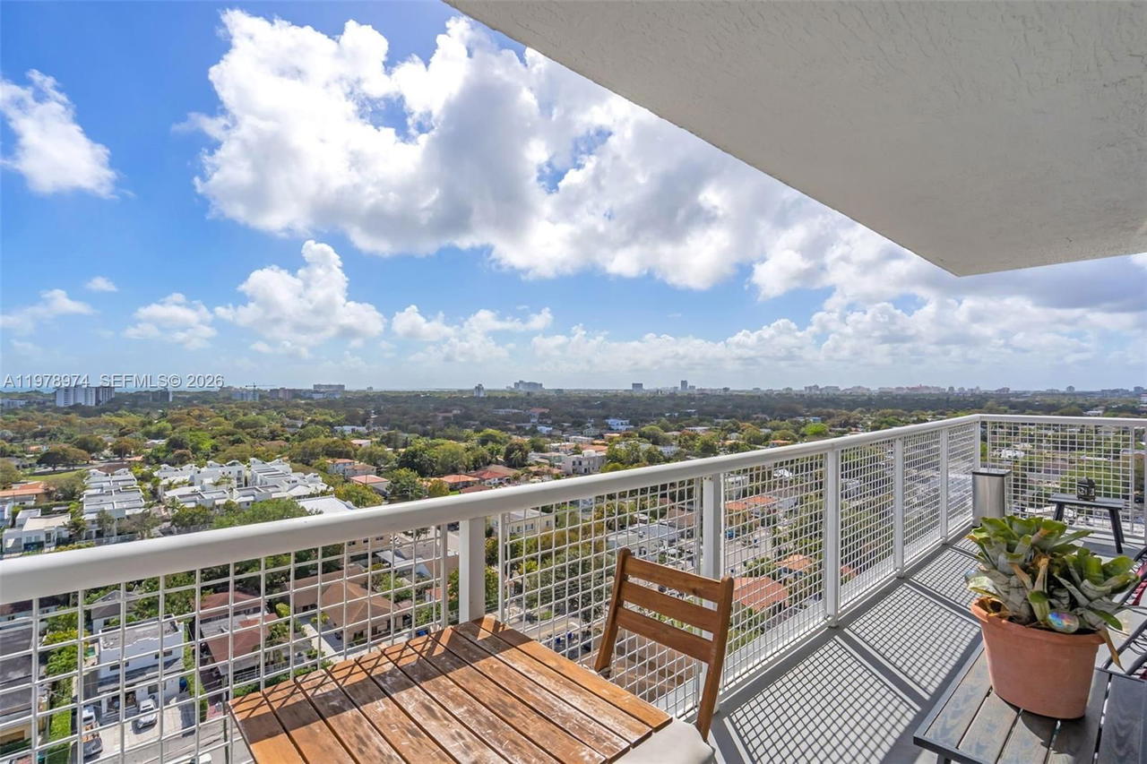 Real estate property located at 900 8th St #1603, Miami-dade, Brickell Vista Condo, Miami, FL
