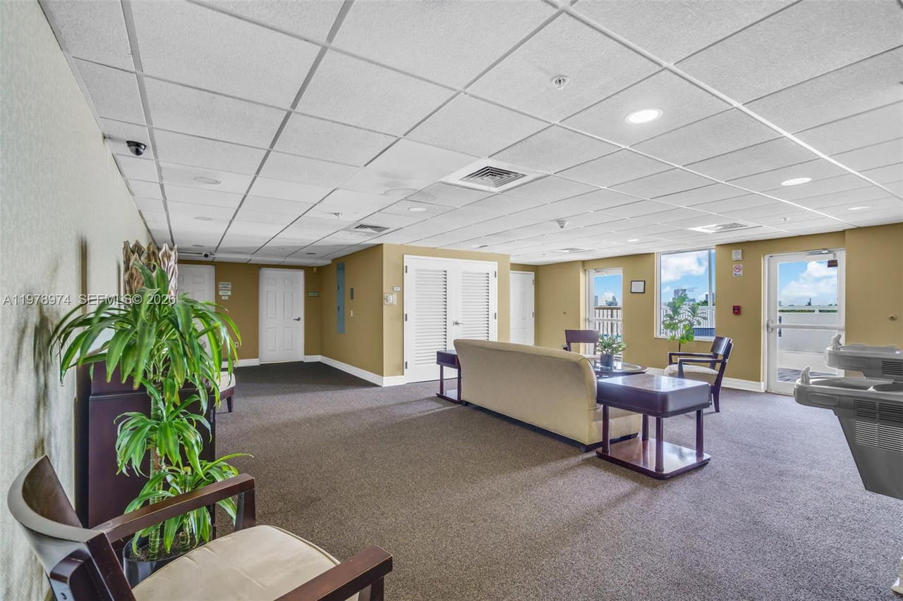 Real estate property located at 900 8th St #1603, Miami-dade, Brickell Vista Condo, Miami, FL