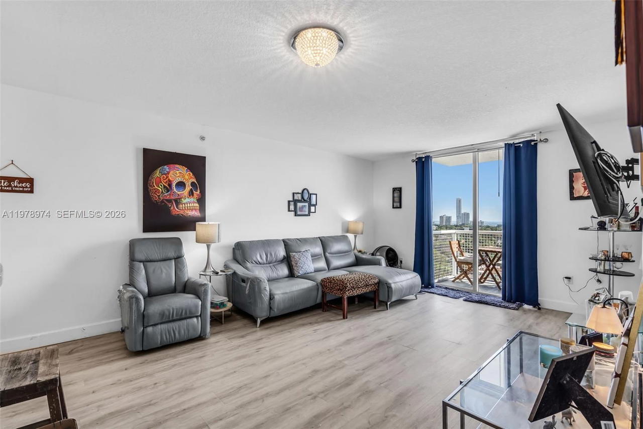 Real estate property located at 900 8th St #1603, Miami-dade, Brickell Vista Condo, Miami, FL
