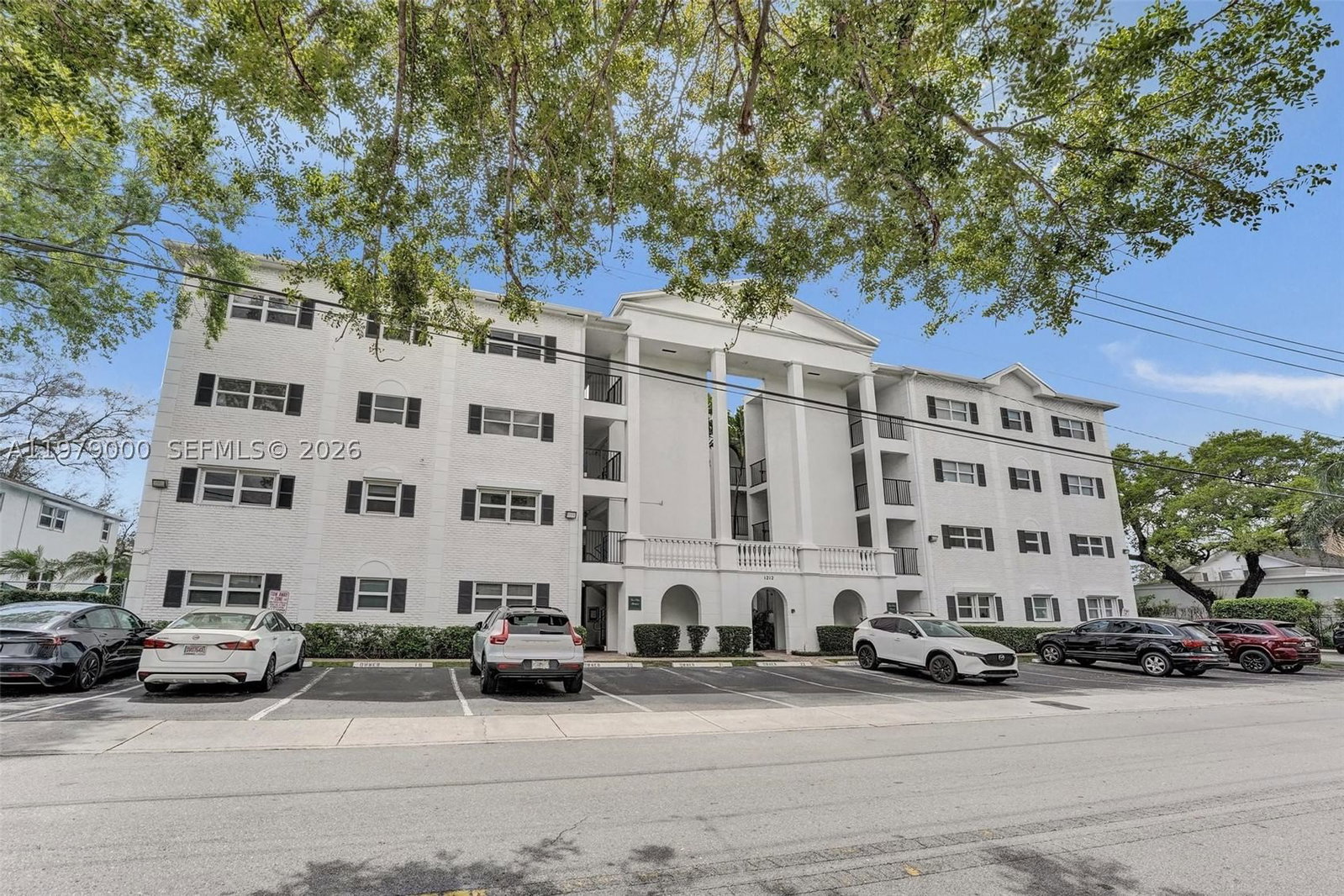 Real estate property located at 1212 2nd Ct #301, Broward, Las Olas Manor 2 Condo, Fort Lauderdale, FL