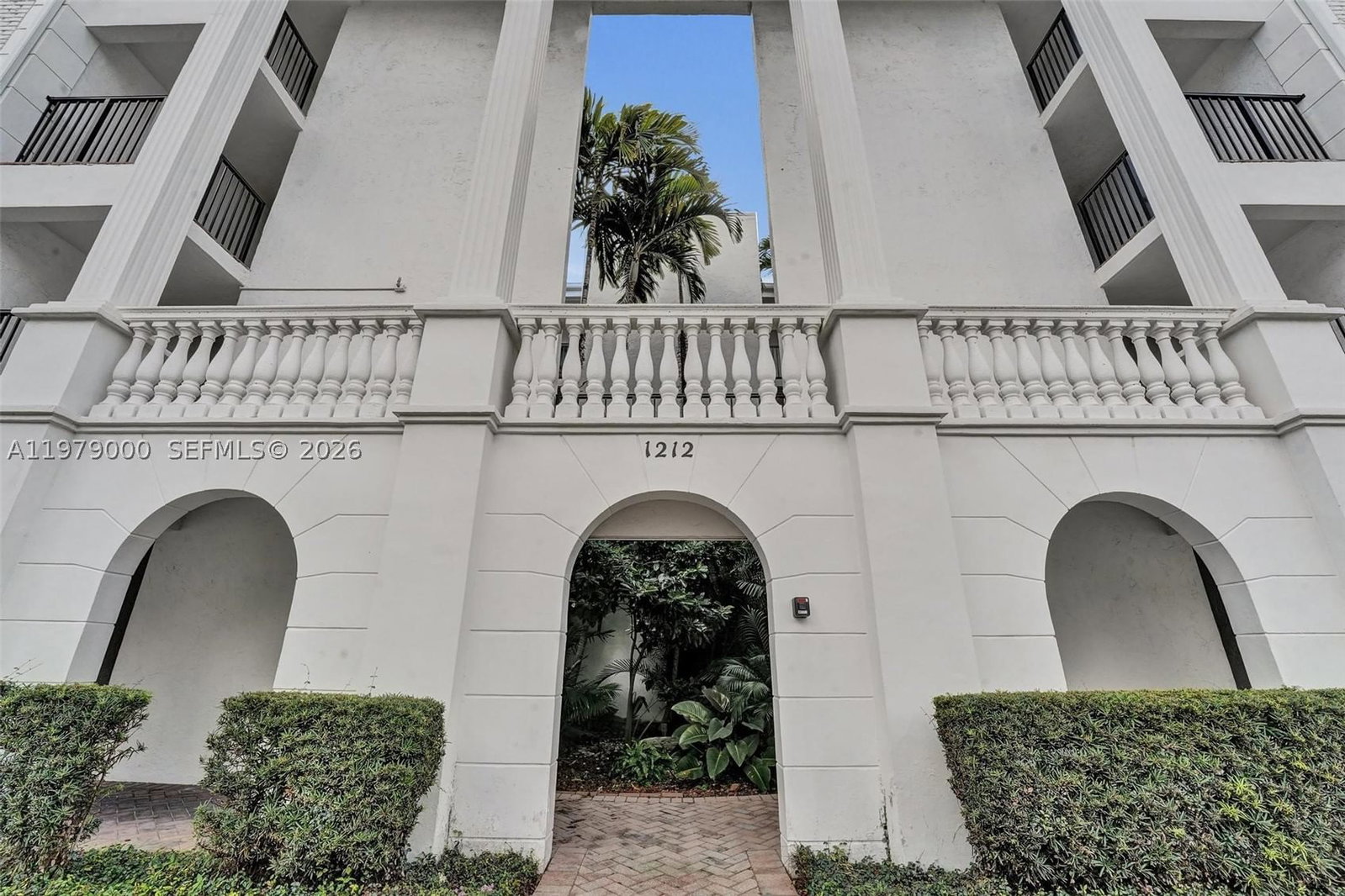 Real estate property located at 1212 2nd Ct #301, Broward, Las Olas Manor 2 Condo, Fort Lauderdale, FL