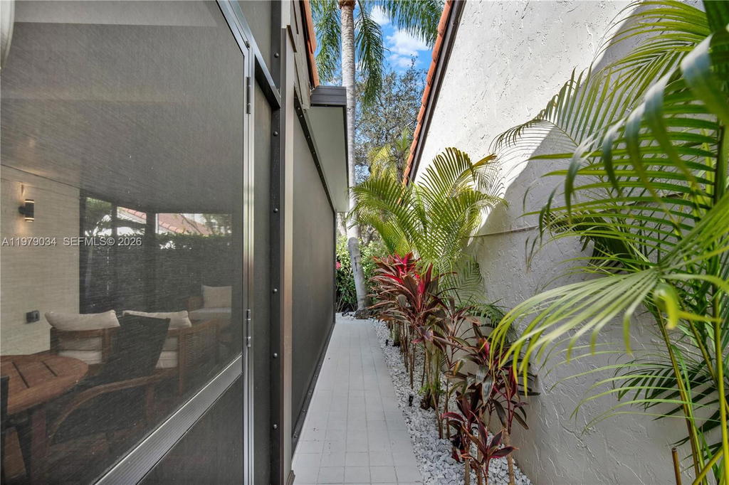 Real estate property located at 9066 112th Ct, Miami-dade, Gladewind Heights, Miami, FL