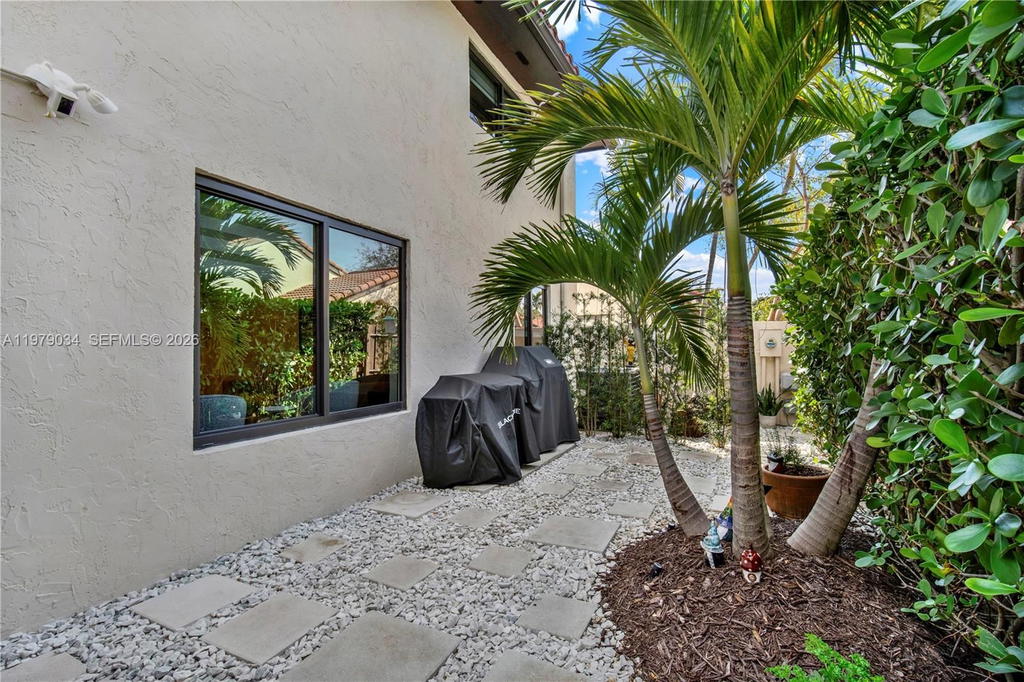 Real estate property located at 9066 112th Ct, Miami-dade, Gladewind Heights, Miami, FL