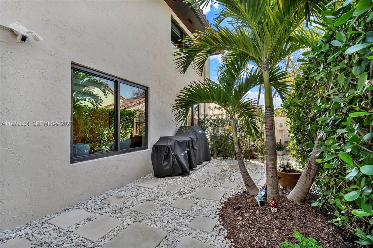 Real estate property located at 9066 112th Ct, Miami-dade, Gladewind Heights, Miami, FL