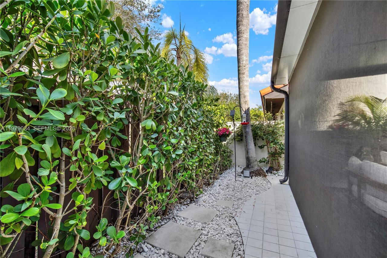 Real estate property located at 9066 112th Ct, Miami-dade, Gladewind Heights, Miami, FL