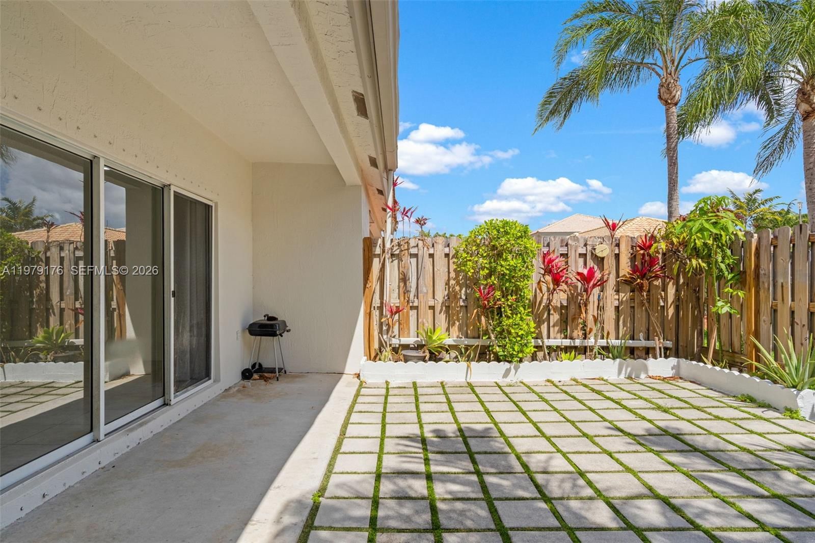 Real estate property located at 7413 162nd Path, Miami-dade, Heftlers Lago Mar West, Miami, FL