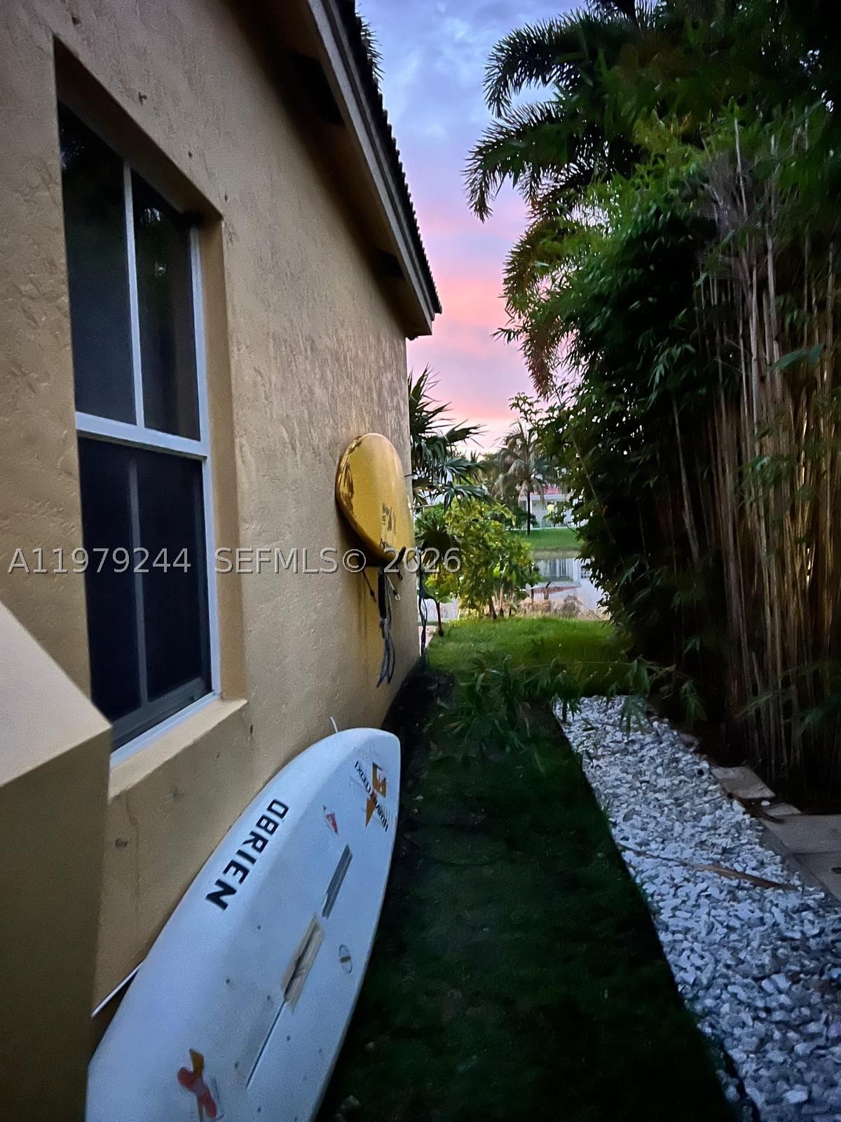 Real estate property located at 803 Vista Meadows Dr, Broward, Sector 3 - Parcels H I J, Weston, FL