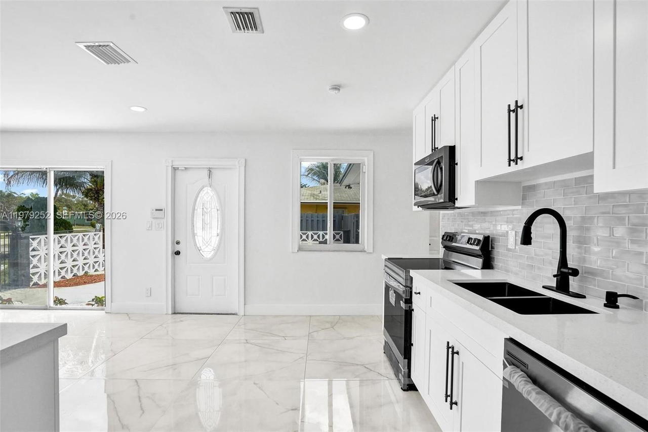 Real estate property located at 4320 26th St, Broward, Forward Sub No 1, Lauderhill, FL