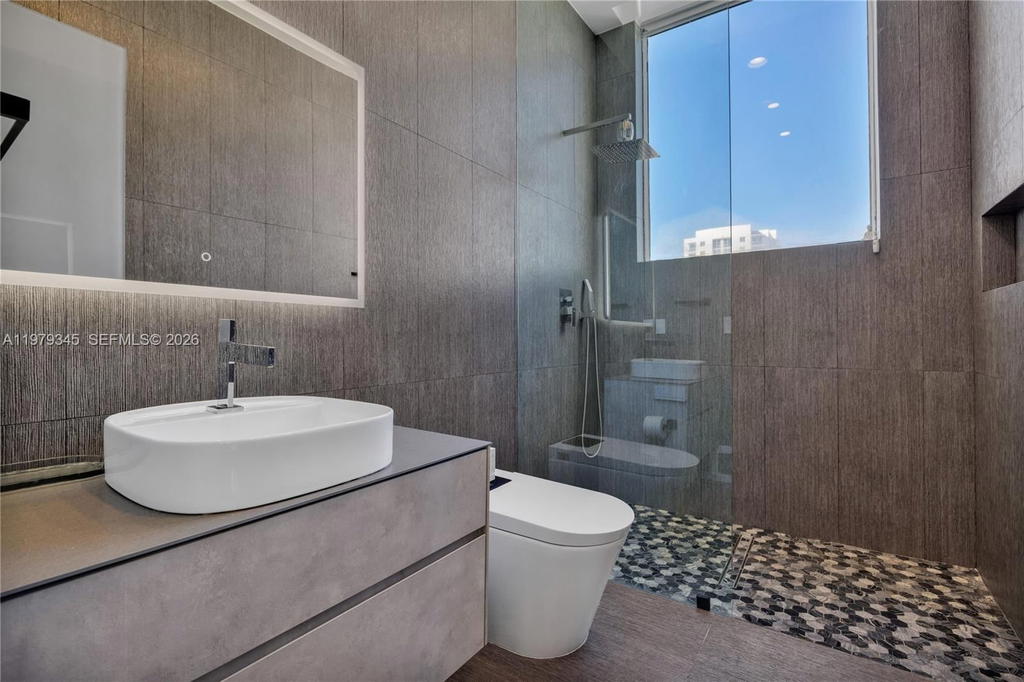 Real estate property located at 725 22nd St PH2F, Miami-dade, New Wave Condo, Miami, FL