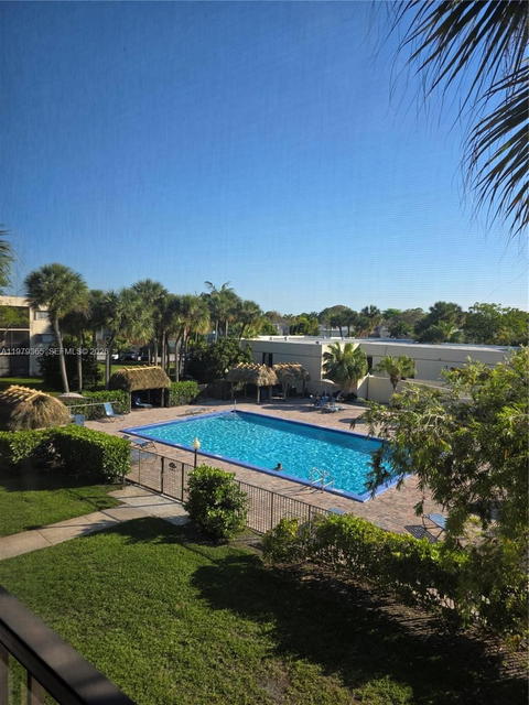 Real estate property located at 8015 107th Ave #313, Miami-dade, The Horizons Condo #4, Miami, FL