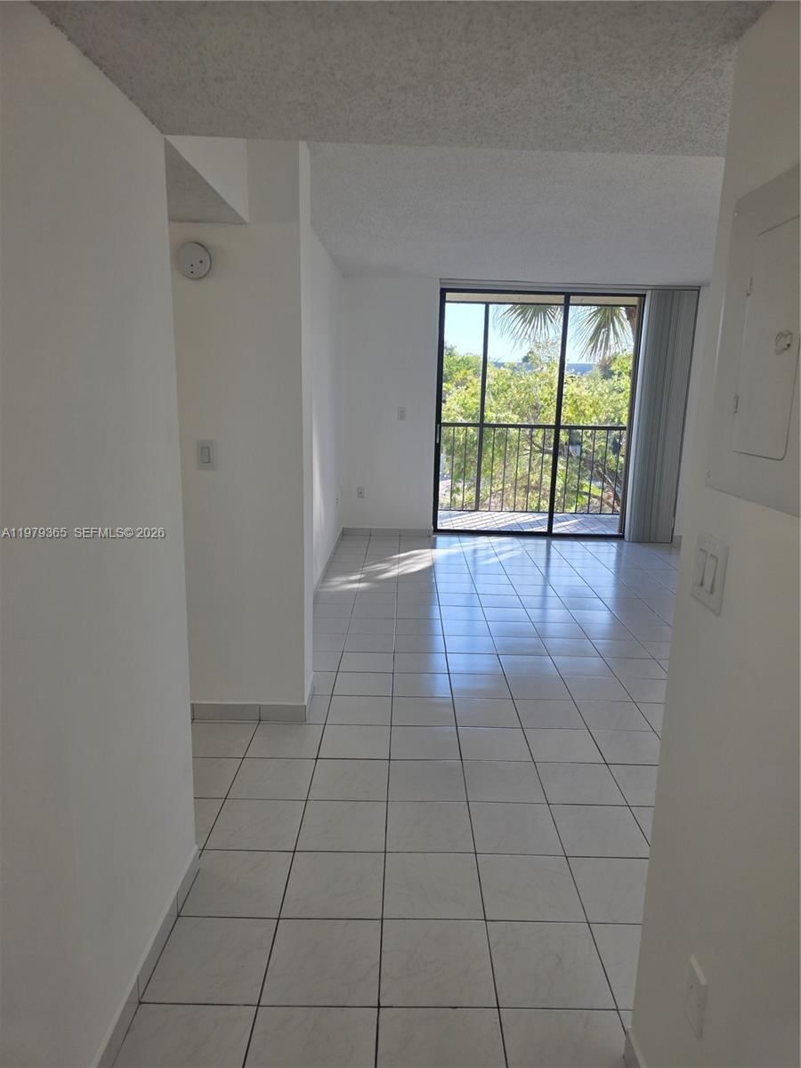 Real estate property located at 8015 107th Ave #313, Miami-dade, The Horizons Condo #4, Miami, FL