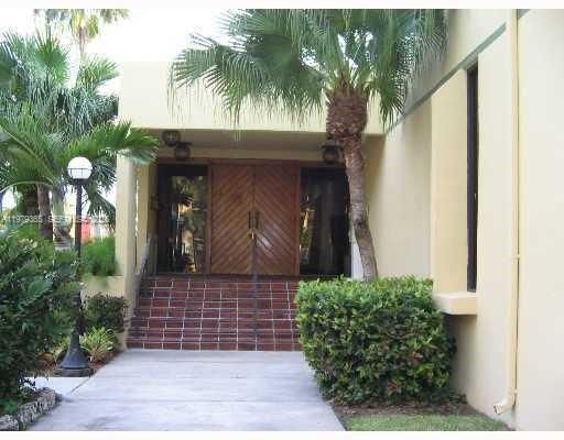 Real estate property located at 8015 107th Ave #313, Miami-dade, The Horizons Condo #4, Miami, FL