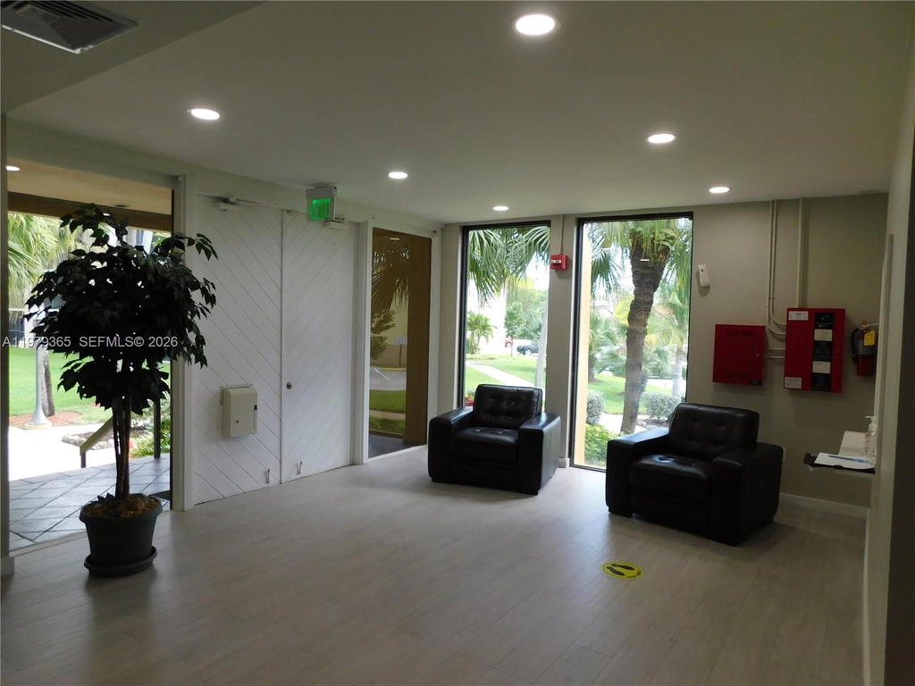 Real estate property located at 8015 107th Ave #313, Miami-dade, The Horizons Condo #4, Miami, FL