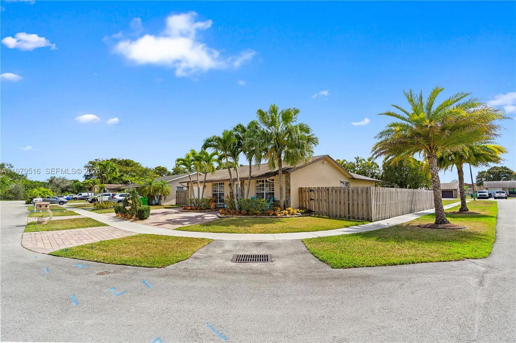 Real estate property located at 9136 32nd Pl, Broward, Relco Estates First Addit, Sunrise, FL