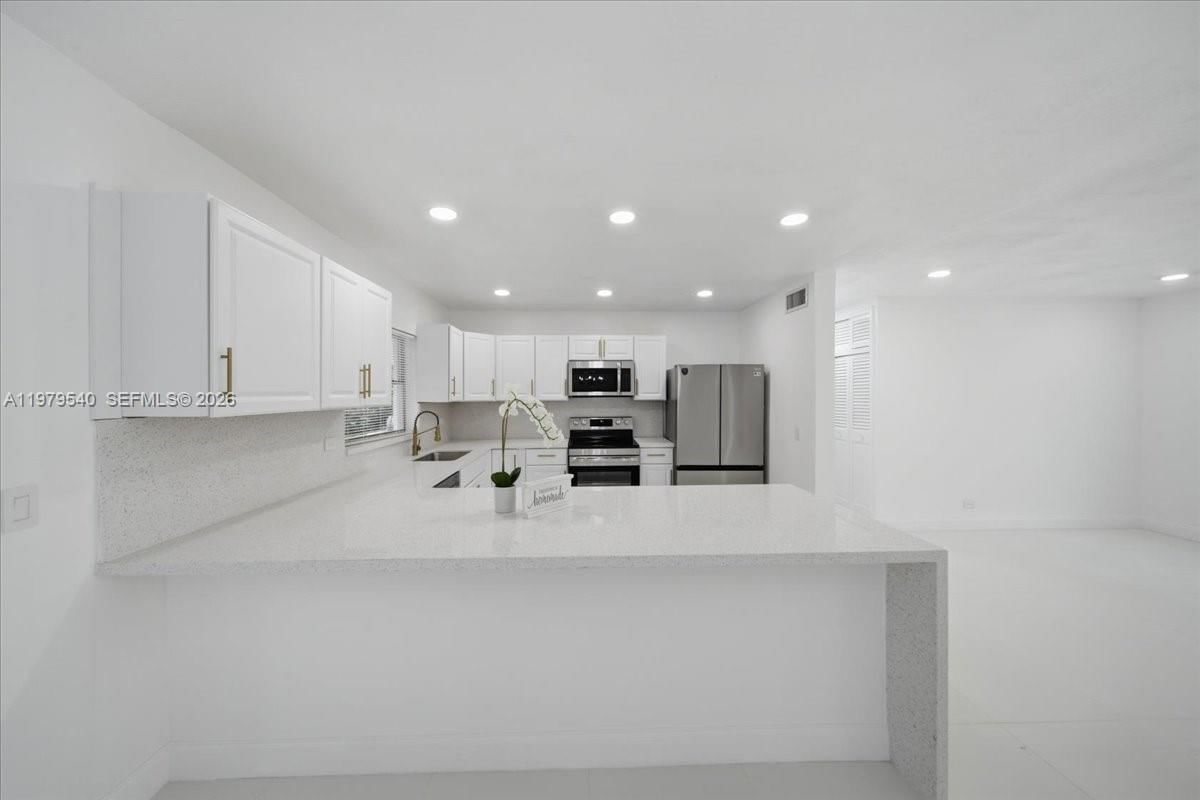 Real estate property located at 7150 5th Ct, Broward, Boulevard Park, Pembroke Pines, FL