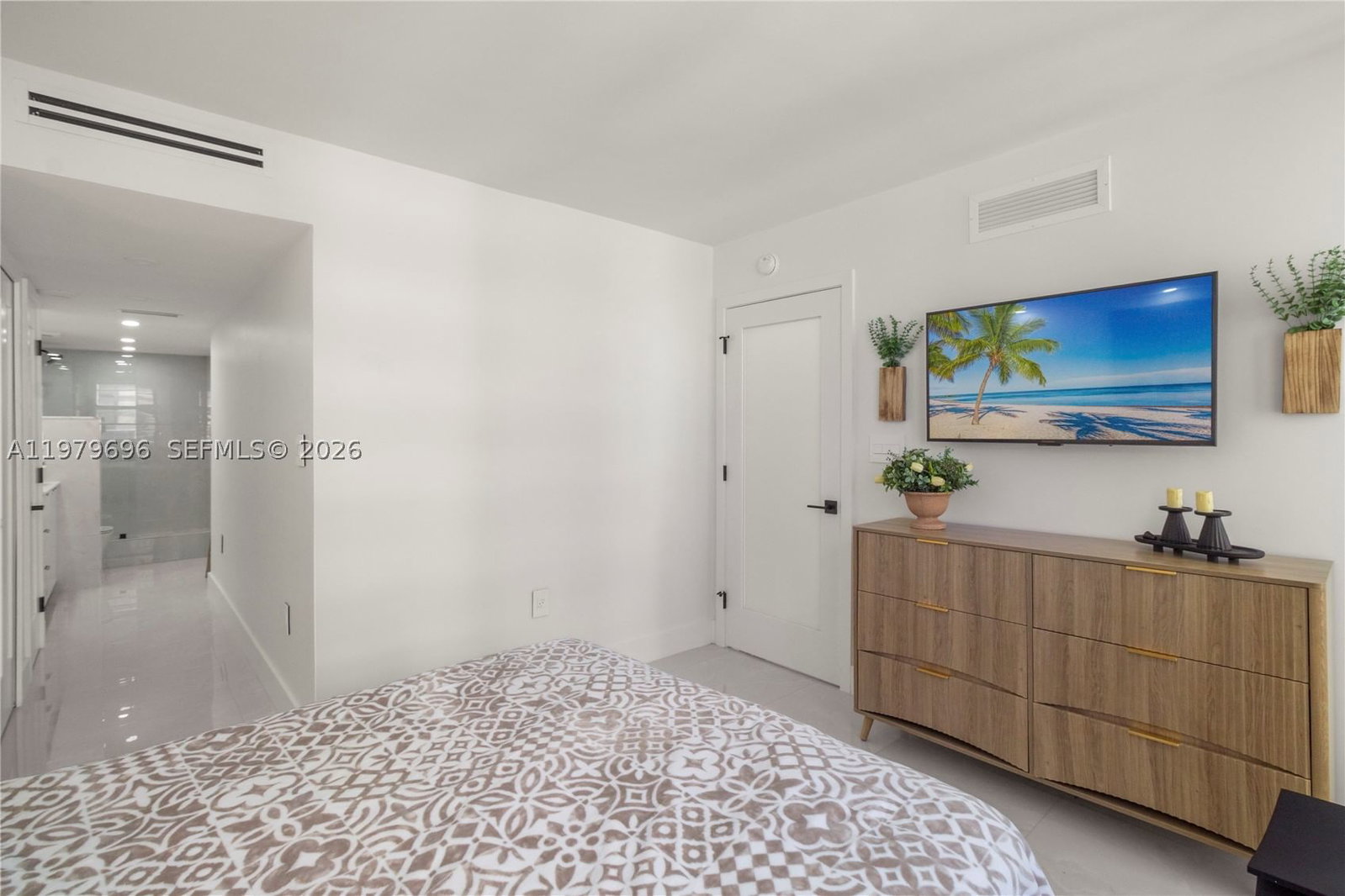 Real estate property located at 5701 Collins Ave #1619, Miami-dade, Arlen Beach Condo, Miami Beach, FL