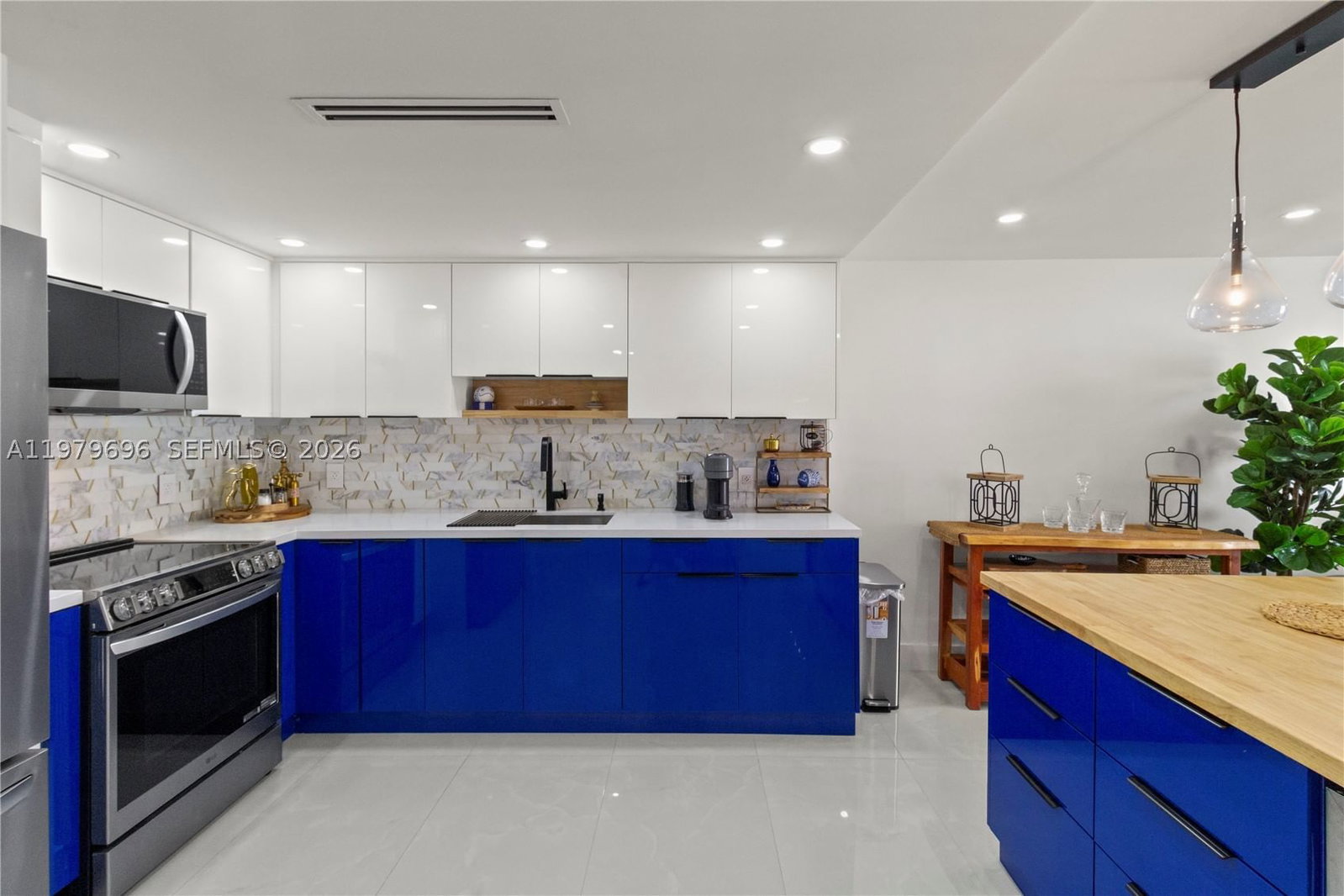 Real estate property located at 5701 Collins Ave #1619, Miami-dade, Arlen Beach Condo, Miami Beach, FL
