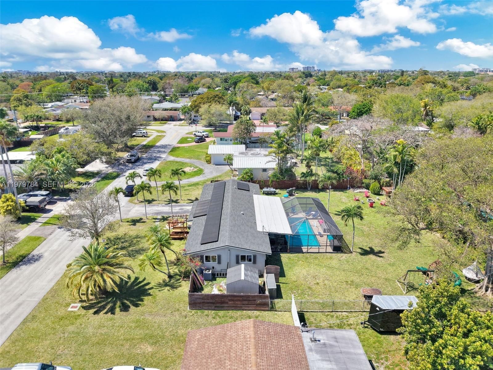 Real estate property located at 8935 186th Ter, Miami-dade, Whispering Pines Estates, Cutler Bay, FL