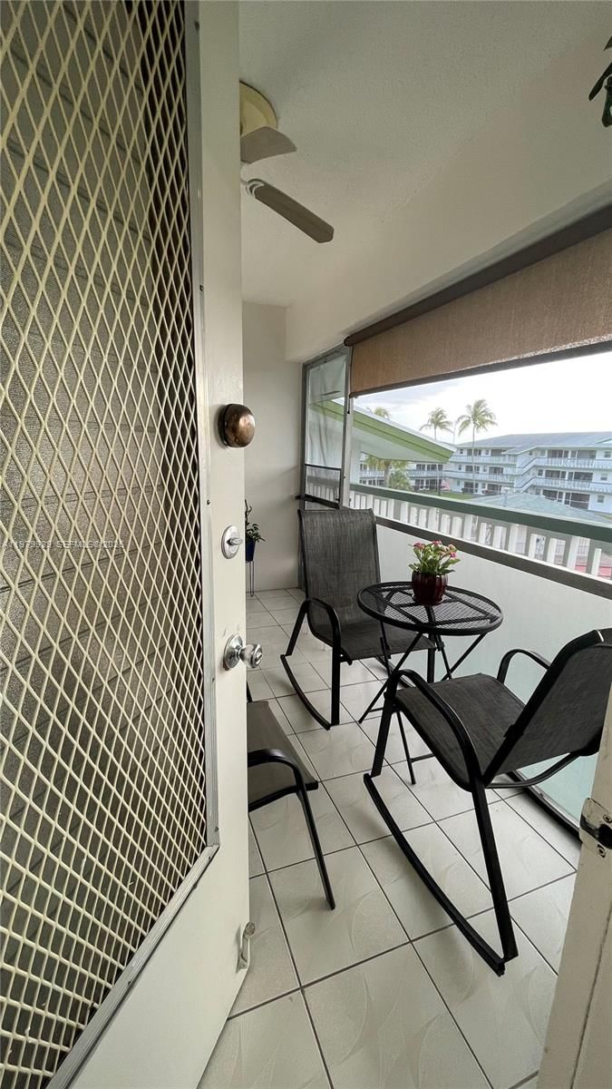 Real estate property located at 5300 Washington St J312, Broward, Beverly Hills Condo Numbe, Hollywood, FL