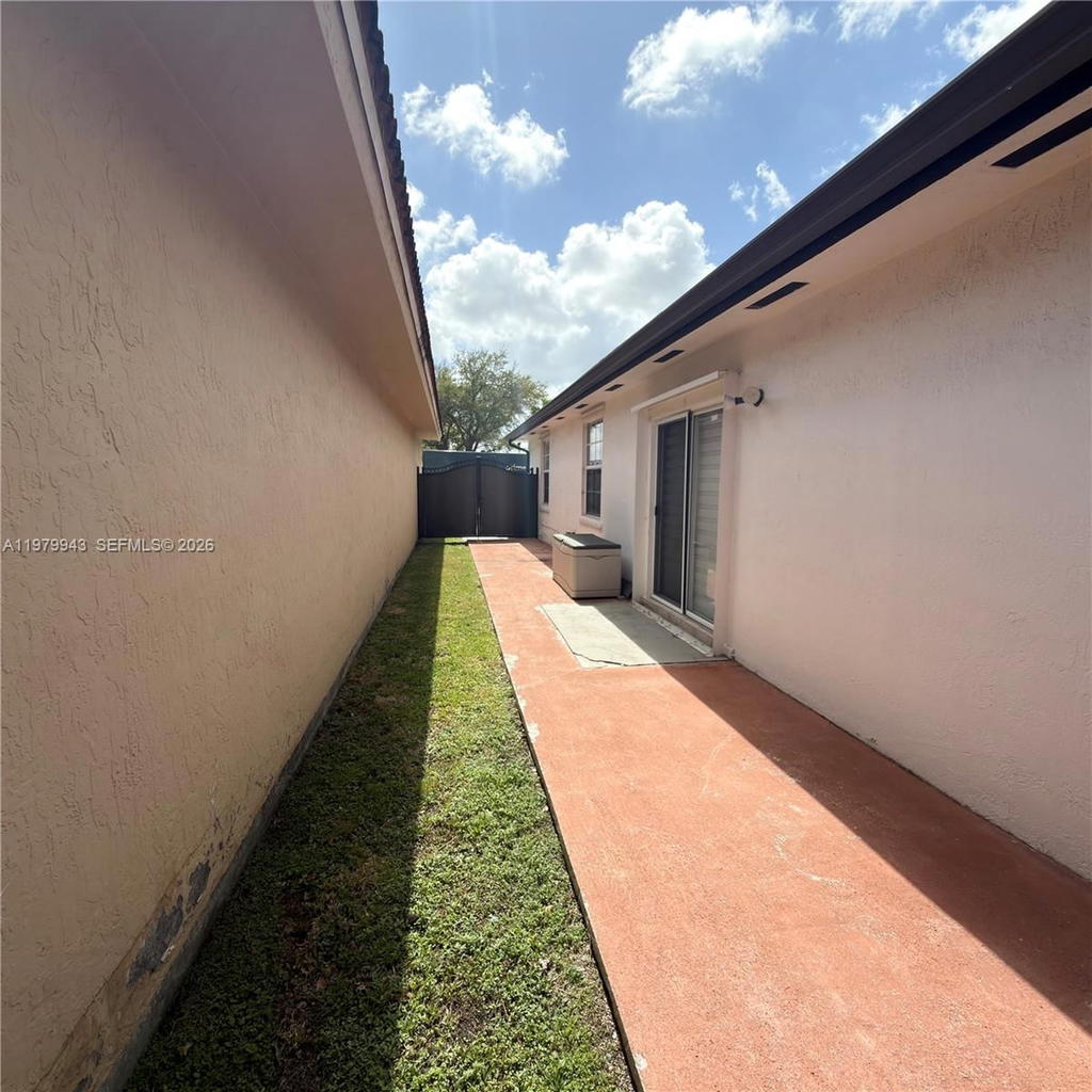 Real estate property located at 9023 148th Ter, Miami-dade, Florida Tropical Estates, Miami Lakes, FL