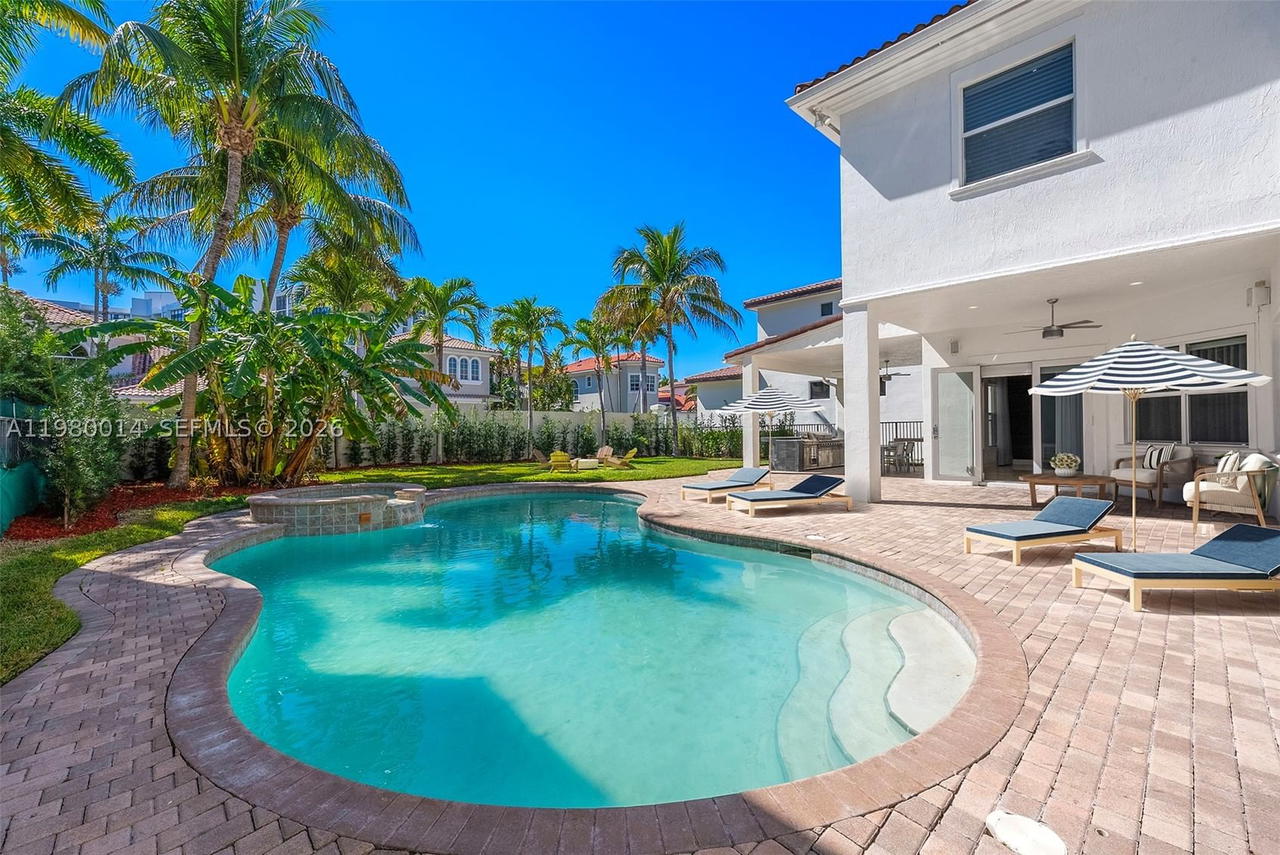 Real estate property located at 822 Meridian Ln, Broward, Three Islands 3rd Section, Hollywood, FL