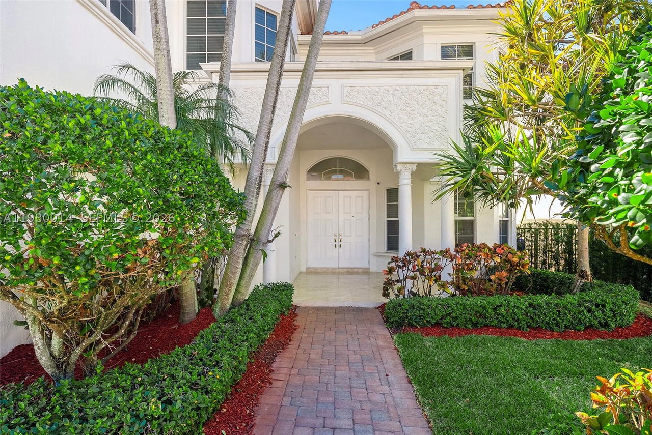 Real estate property located at 822 Meridian Ln, Broward, Three Islands 3rd Section, Hollywood, FL