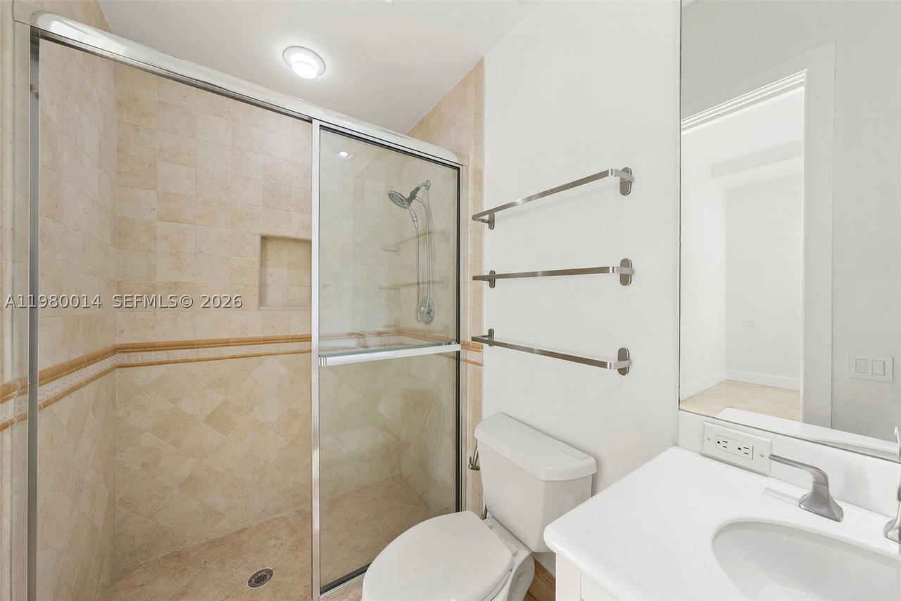 Real estate property located at 822 Meridian Ln, Broward, Three Islands 3rd Section, Hollywood, FL
