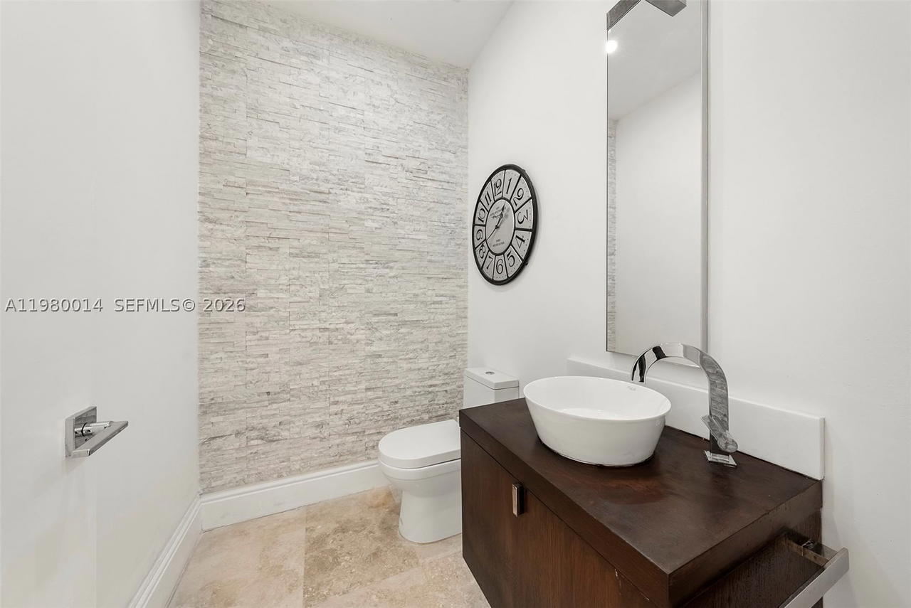 Real estate property located at 822 Meridian Ln, Broward, Three Islands 3rd Section, Hollywood, FL
