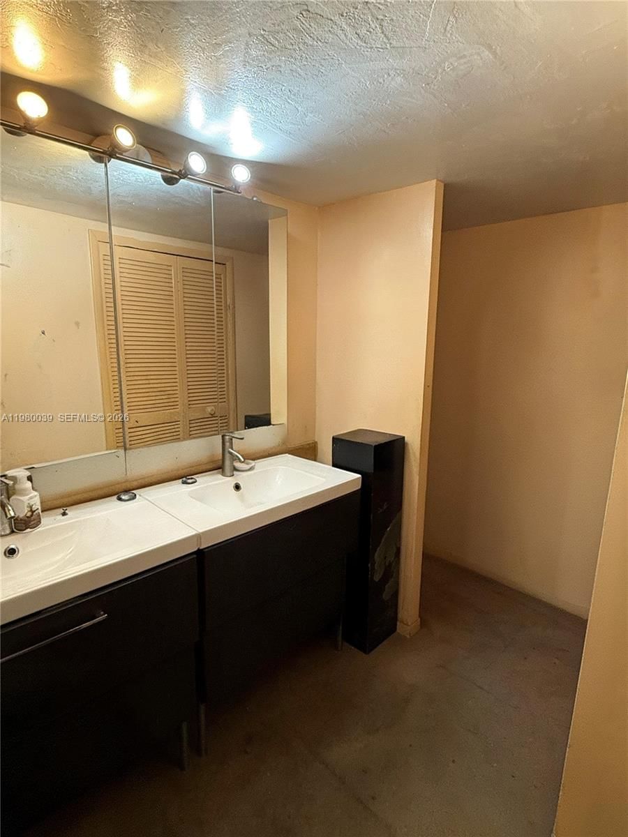 Real estate property located at 100 Ocean Lane Dr #303, Miami-dade, Key Biscayne One Hundred, Key Biscayne, FL