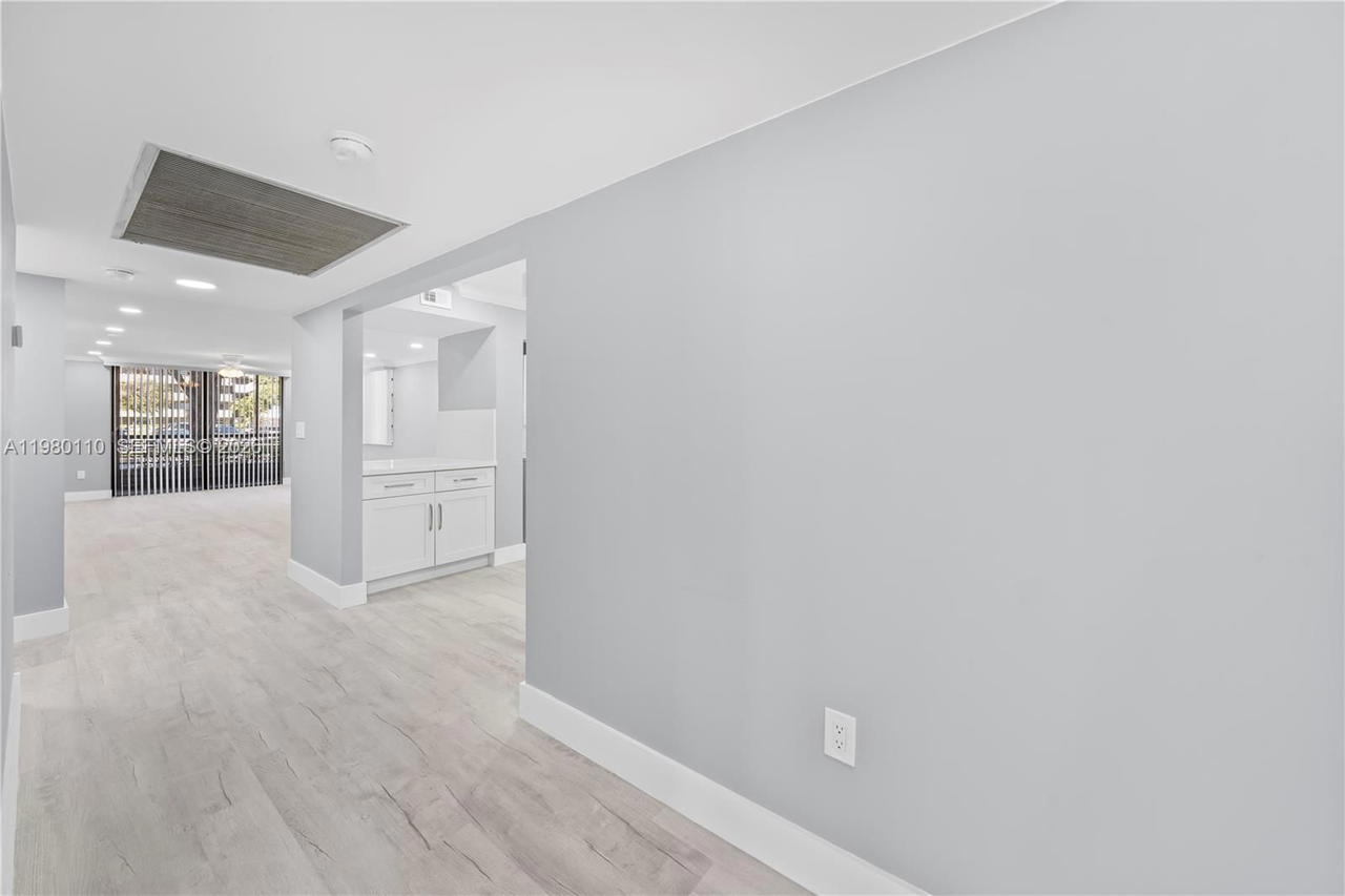 Real estate property located at 1001 Colony Point Cir #114, Broward, Colony Point 5 Condo, Pembroke Pines, FL
