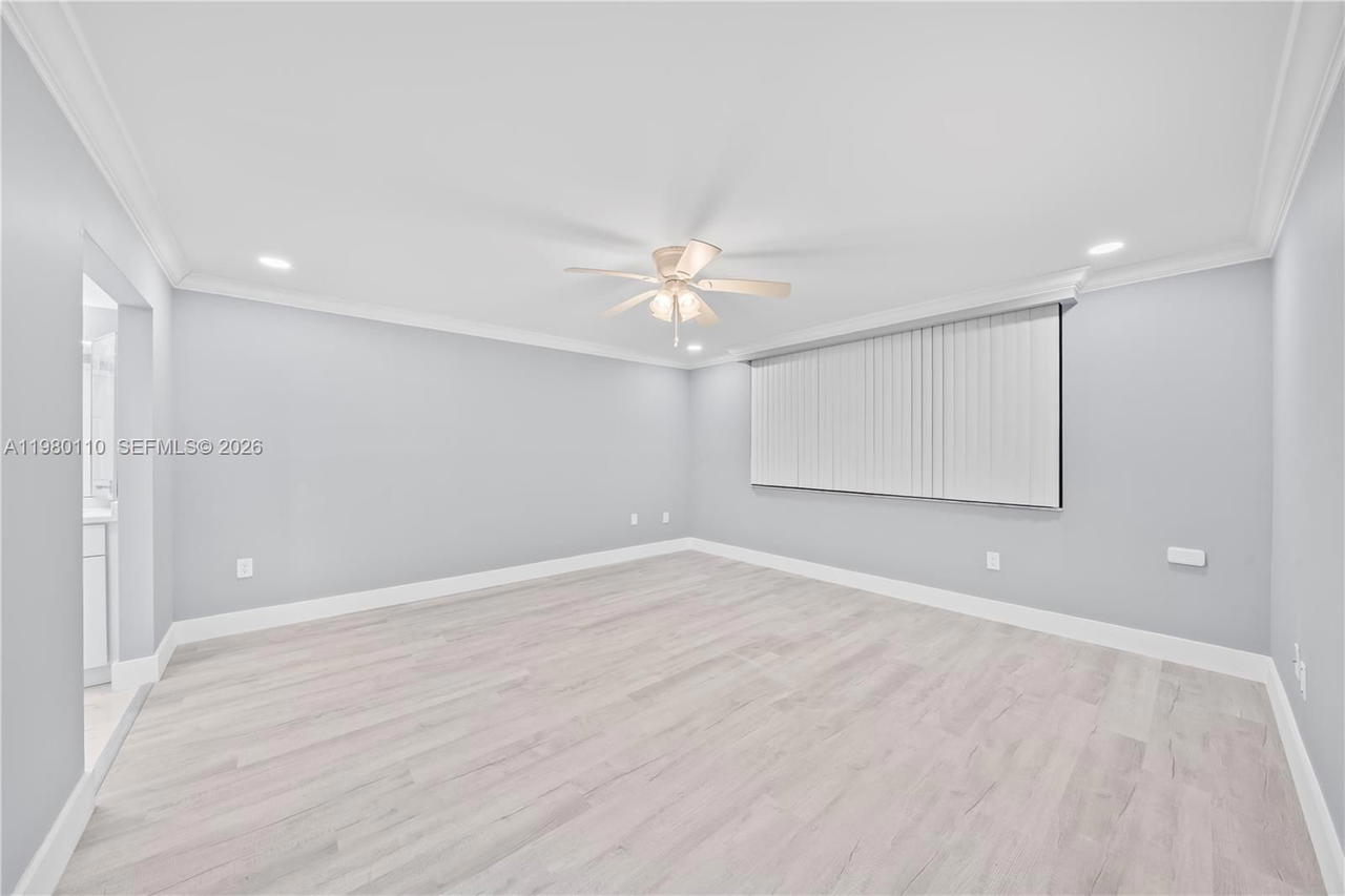 Real estate property located at 1001 Colony Point Cir #114, Broward, Colony Point 5 Condo, Pembroke Pines, FL