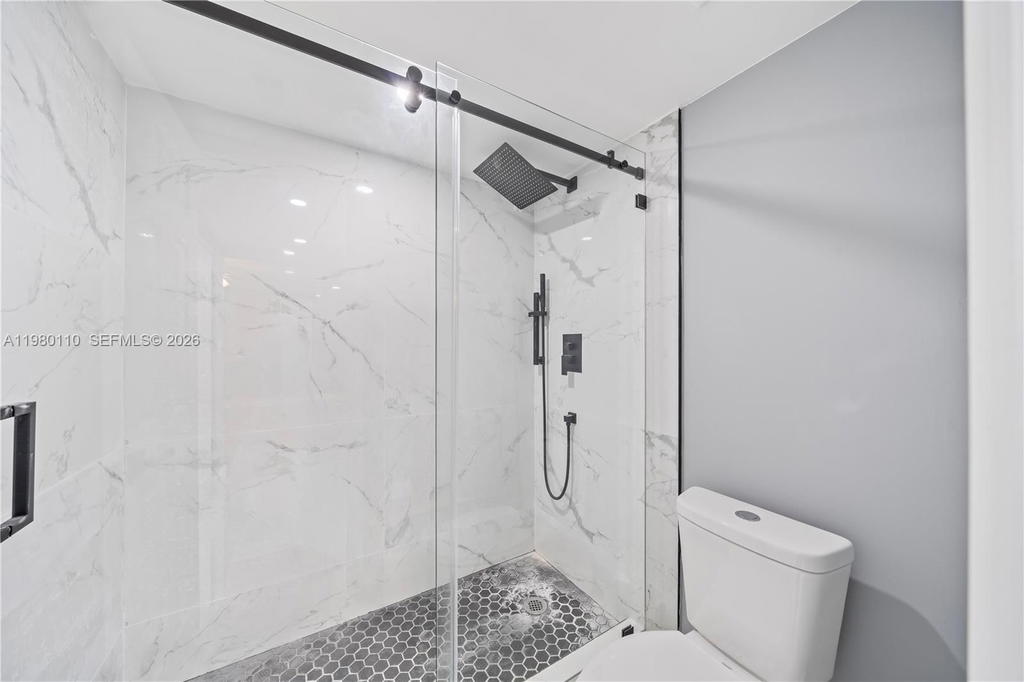 Real estate property located at 1001 Colony Point Cir #114, Broward, Colony Point 5 Condo, Pembroke Pines, FL