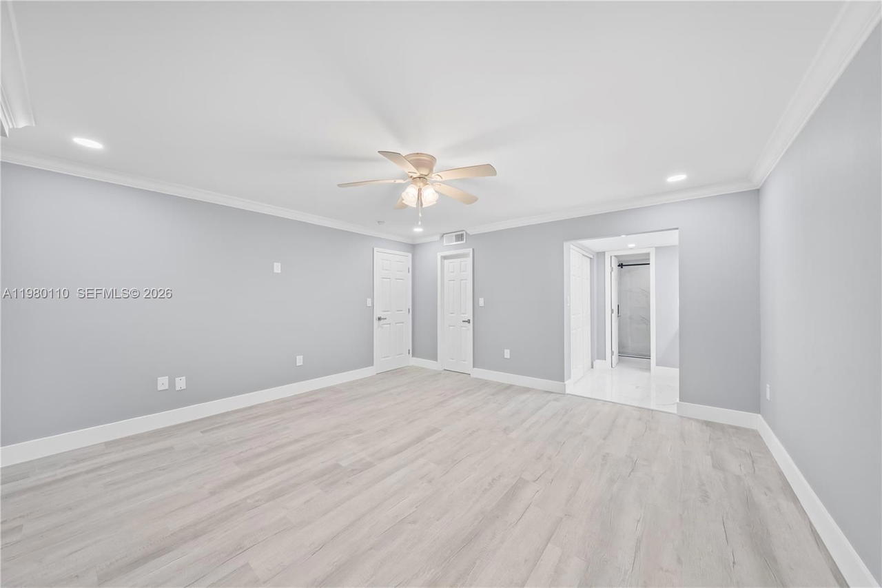 Real estate property located at 1001 Colony Point Cir #114, Broward, Colony Point 5 Condo, Pembroke Pines, FL