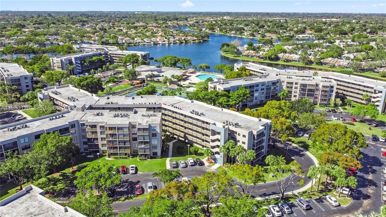 Real estate property located at 1001 Colony Point Cir #114, Broward, Colony Point 5 Condo, Pembroke Pines, FL