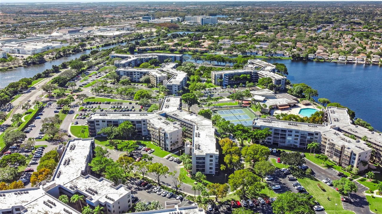 Real estate property located at 1001 Colony Point Cir #114, Broward, Colony Point 5 Condo, Pembroke Pines, FL